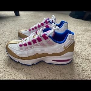 Grade School Air max 95. Size 5Y.  NO BOX